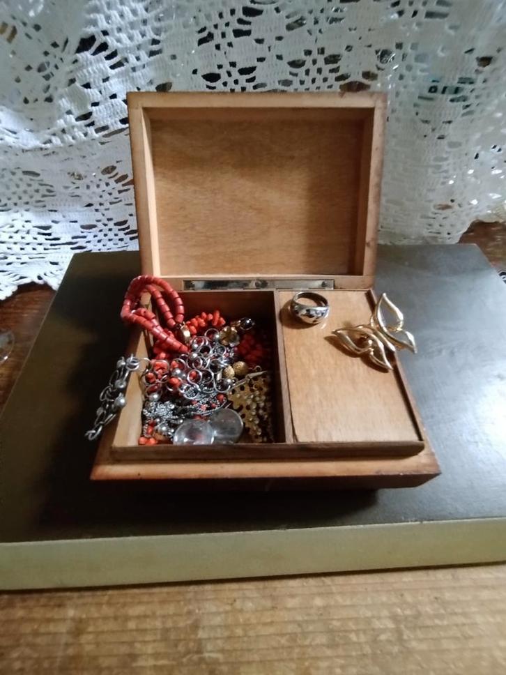 Vintage Sieradendoosje uit grootmoeders tijd, Sieraden, Tassen en Uiterlijk, Antieke sieraden, Ophalen of Verzenden