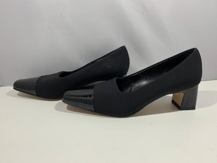 Amalfi by Rangoni, maat 39 sierlijke zwarte schoenen., Kleding | Dames, Schoenen, Nieuw, Schoenen met lage hakken, Zwart, Verzenden