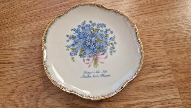 Verzamelaarsobject: Sierbordje Alaska State Flower, Antiek en Kunst, Antiek | Schalen, Ophalen of Verzenden