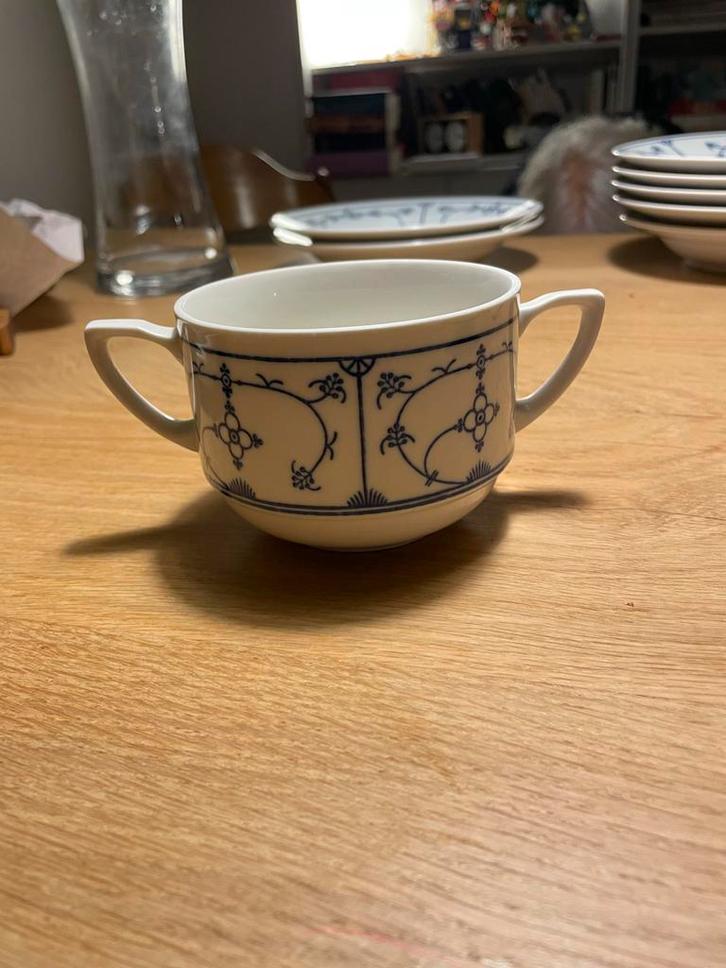 Blau Saks Soepkom met Oortjes, Huis en Inrichting, Keuken | Servies, Gebruikt, Kom(men), Overige stijlen, Aardewerk, Verzenden