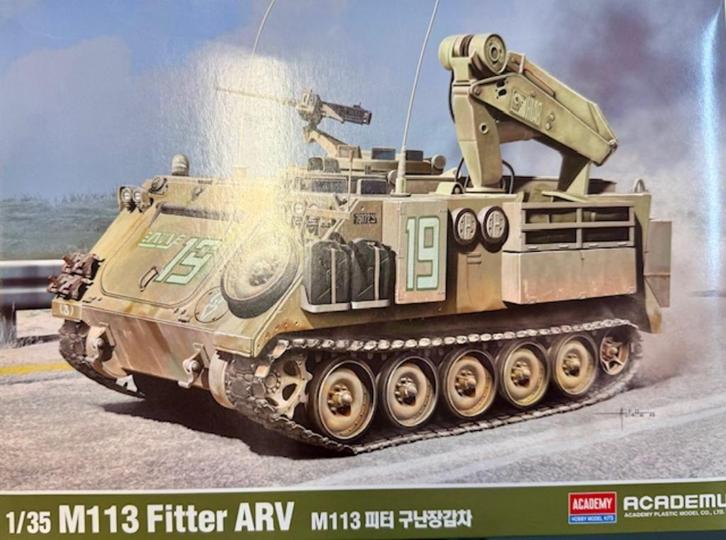 Coelianmodels, Academy 13429, M113 Fitter ARV, 1/35, € 37,99, Hobby en Vrije tijd, Modelbouw | Auto's en Voertuigen, Nieuw, Tank