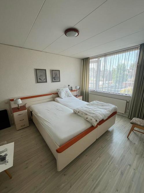 Tweepersoonsbed met elektrisch verstelbare lattenbodem, Huis en Inrichting, Slaapkamer | Bedden, Zo goed als nieuw, Tweepersoons
