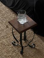 Vintage brutalist houten bijzettafel, 50 tot 100 cm, Rond, Ophalen of Verzenden, Zo goed als nieuw