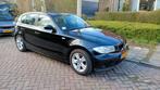 BMW 1-Serie (e87) 1.6 116I 2005 Zwart, Auto's, Origineel Nederlands, Te koop, 5 stoelen, 1180 kg