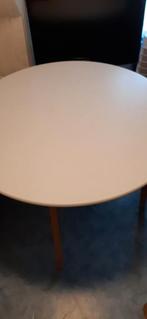 mooie stevige witte ronde tafel met houten poten, 100 tot 150 cm, 100 tot 150 cm, Rond, Gebruikt