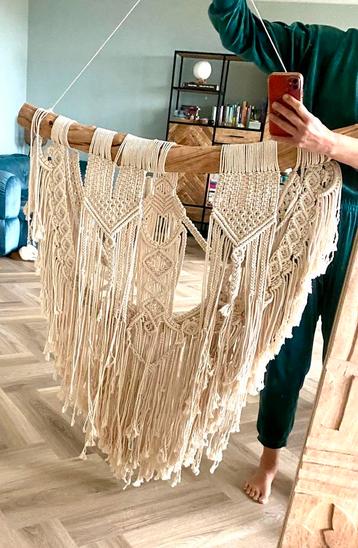 Houten mooie handgemaakte macrame wanddecoratie met hout beschikbaar voor biedingen