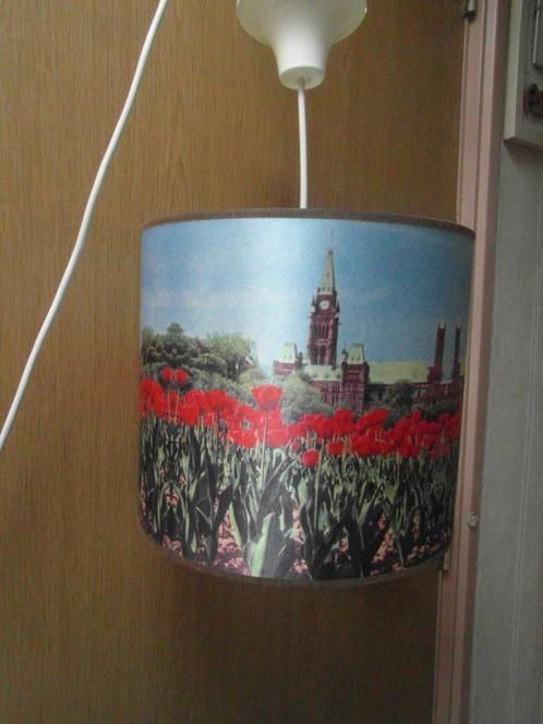 Aparte hanglamp Hollands glorie met tulpen en museum op kap., Huis en Inrichting, Lampen | Hanglampen, Nieuw, Minder dan 50 cm