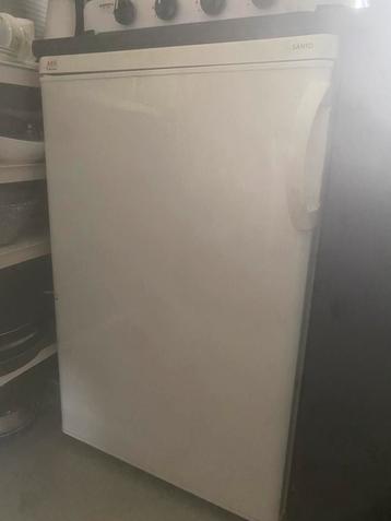 Koelkastjetafelmodel beschikbaar voor biedingen