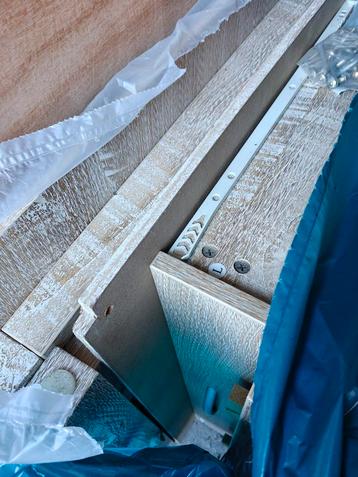 Box Gratis af te halen beschikbaar voor biedingen