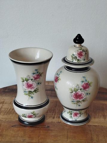 Set van 2 Gouda Keramiek Plateel vazen in bloemdecor -Modica beschikbaar voor biedingen