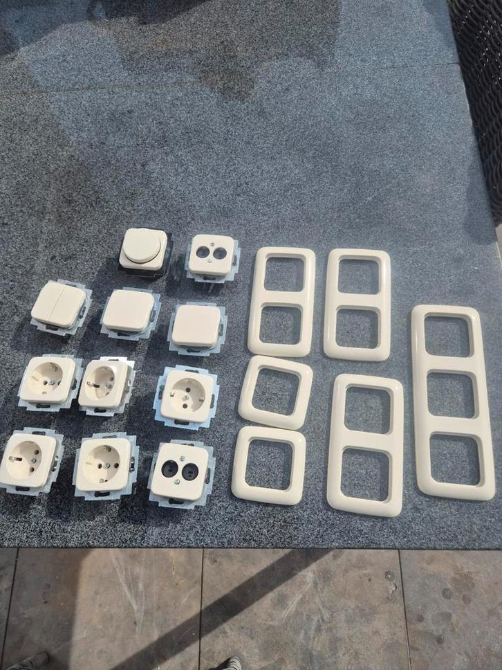 BUSCH-JAEGER schakelmateriaal te koop, Doe-het-zelf en Verbouw, Elektra en Kabels, Zo goed als nieuw, Ophalen