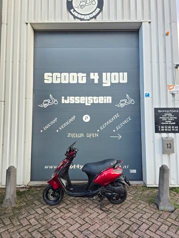 PIAGGIO ZIP 4T 2V CANDY RED FULL OPTION GARANTIE beschikbaar voor biedingen
