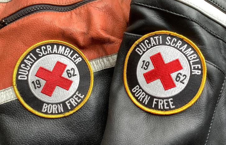 Ducati Scrambler patch / embleem 85 mm rond, Motoren, Accessoires | Overige, Nieuw, Ophalen of Verzenden