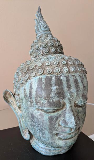 Prachtig groot Boeddha hoofd sculptuur van brons. beschikbaar voor biedingen