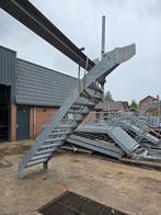 Stalen hoektrap gegalv. Hoog 3,35 mtr. Nob070, Doe-het-zelf en Verbouw, Ladders en Trappen, Ophalen, Zo goed als nieuw, 2 tot 4 meter