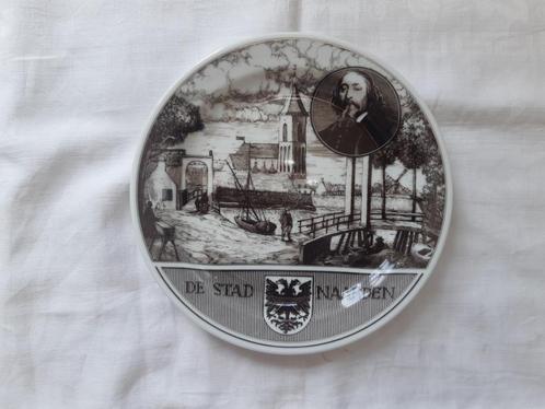 Wandbord Naarden: Grote Kerk en portret Jan Amos Comenius, Antiek en Kunst, Antiek | Wandborden en Tegels, Ophalen of Verzenden