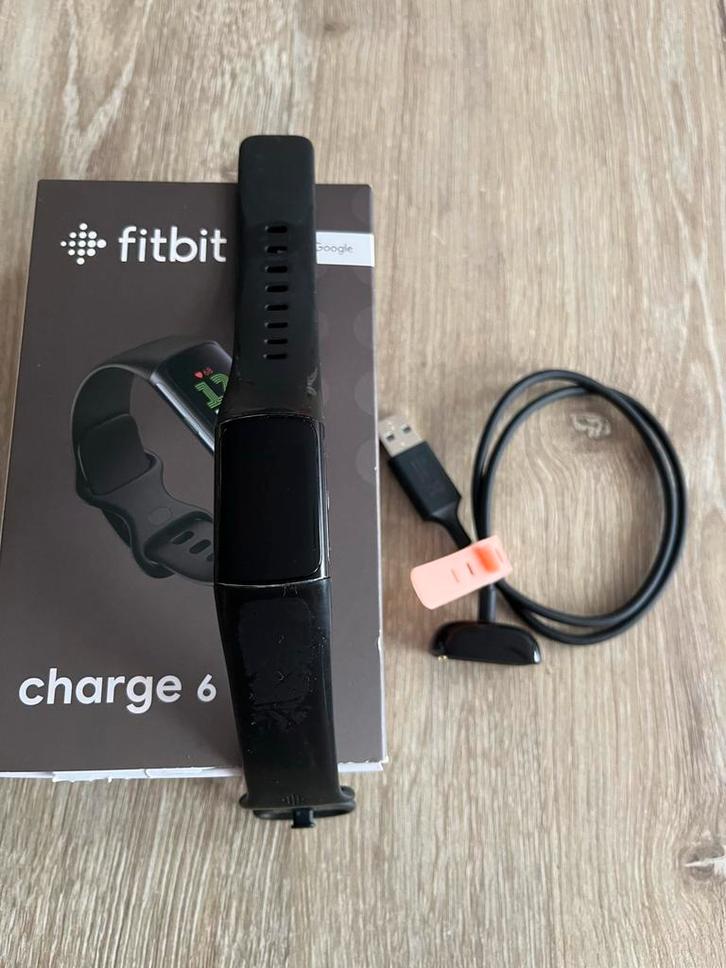 Fitbit Charge 6 - Zwart, Sieraden, Tassen en Uiterlijk, Activity trackers, Gebruikt, Android, Zwart, Waterdicht, Ophalen of Verzenden