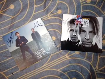 2 gesigneerde cd albums van Johnny Hates Jazz beschikbaar voor biedingen