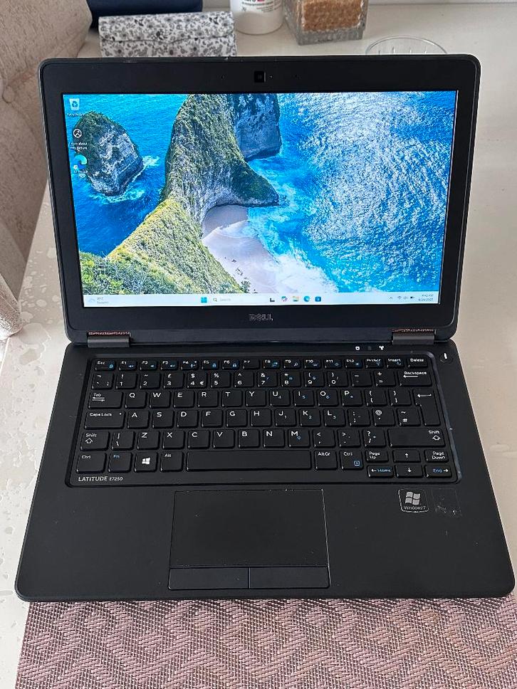 Dell Latitude E7250 i7 5th gen 8gb Ram 256gb SSD, Computers en Software, Windows Laptops, Gebruikt, 13 inch, SSD, 3 tot 4 Ghz
