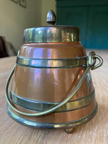 Rood/geel koperen potje met deksel en hengsel h12xø11cm beschikbaar voor biedingen