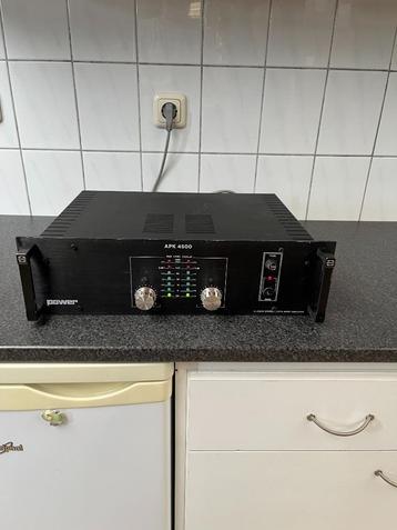 LEES TEXT ! Zware POWER APK4500 versterker . 2x225   1x450 W beschikbaar voor biedingen