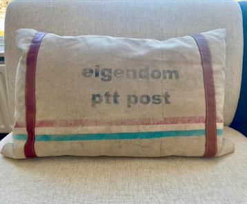 PTT-post kussen met leren band, 60x35 cm beschikbaar voor biedingen