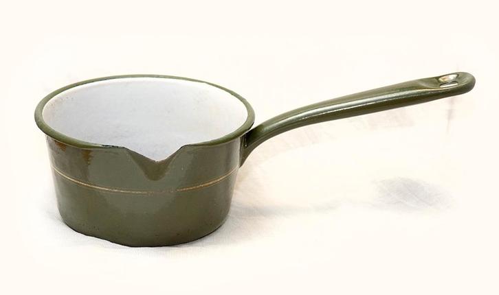 Donkergroen met gouden bies steelpan van emaille., Antiek en Kunst, Antiek | Emaille, Ophalen of Verzenden