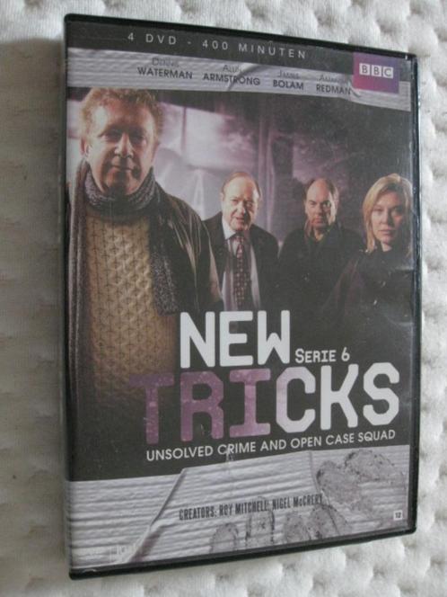NEW TRICKS - SERIE/SEIZOEN 6 in een 4-dvd box, Cd's en Dvd's, Dvd's | Thrillers en Misdaad, Zo goed als nieuw, Detective en Krimi
