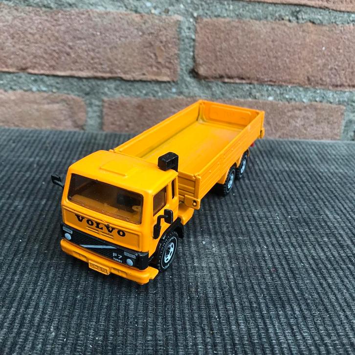 SIKU VOLVO F7 TURBO 6, Hobby en Vrije tijd, Modelauto's | 1:50, Gebruikt, Auto, SIKU, Ophalen of Verzenden