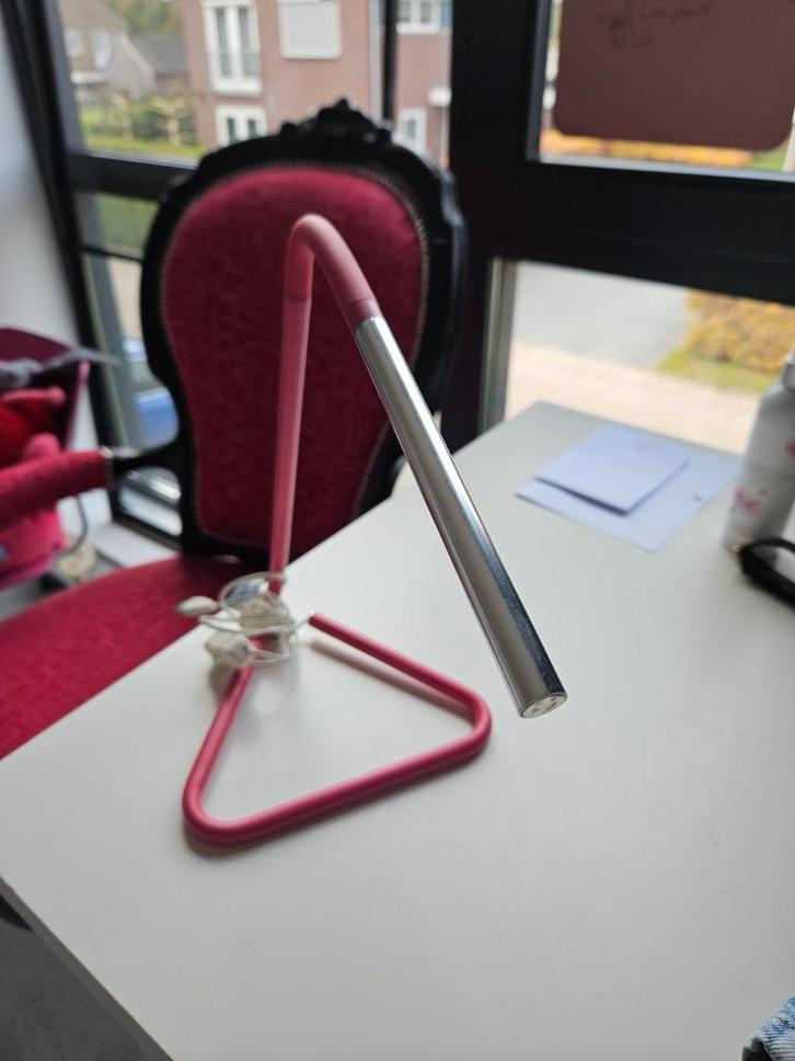 Decembermaand cadeautje - IKEA Harte Lamp - Roze, Huis en Inrichting, Lampen | Tafellampen, Gebruikt, Minder dan 50 cm, Kunststof