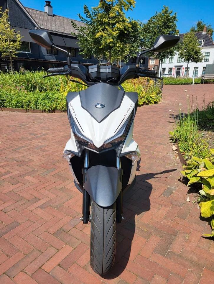 Kymco super 8 Street, Fietsen en Brommers, Scooters | Kymco, Zo goed als nieuw, Super 8, Maximaal 45 km/u, Benzine, Ophalen