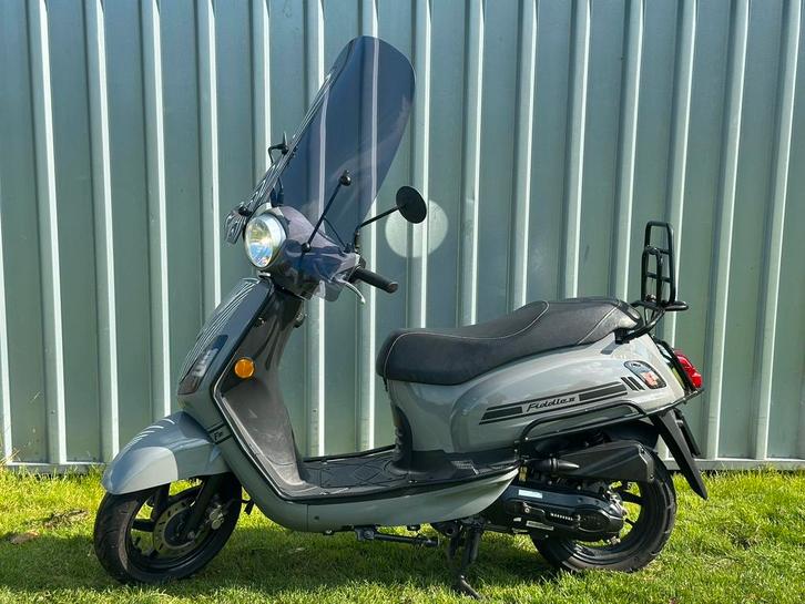 Sym fiddle 2 / 2021 / 7880 km / garantie, Fietsen en Brommers, Snorfietsen en Snorscooters, Zo goed als nieuw, SYM, Benzine, Ophalen
