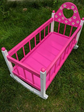 Roze Babypop Bedje / Wieg beschikbaar voor biedingen