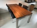 Notenhouten eettafel met zwart lederen stoelen, Huis en Inrichting, Tafels | Eettafels, Ophalen, 50 tot 100 cm, Zo goed als nieuw