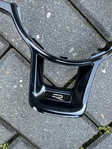 Glanzend Zwarte Stuurtrim "R" Logo beschikbaar voor biedingen