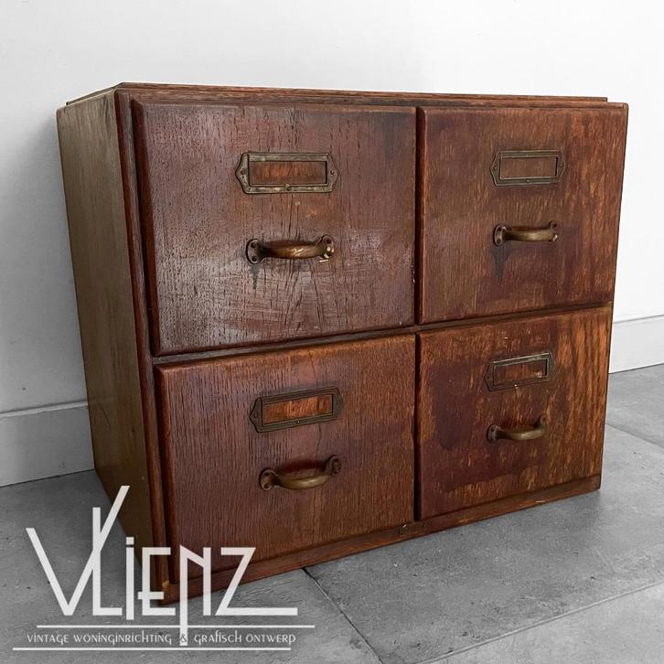 Vintage, antieke houten archiefkast ladekast vier lades, Huis en Inrichting, Kasten | Ladekasten, Gebruikt, Minder dan 100 cm