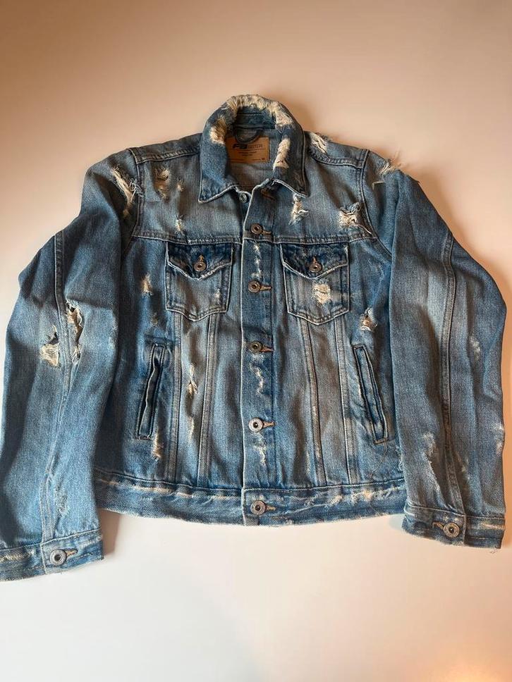 Stoer spijkerjasje met damaged look maat M FBSISTER, Kleding | Dames, Jassen | Zomer, Gedragen, Maat 38/40 (M), Blauw, Ophalen of Verzenden