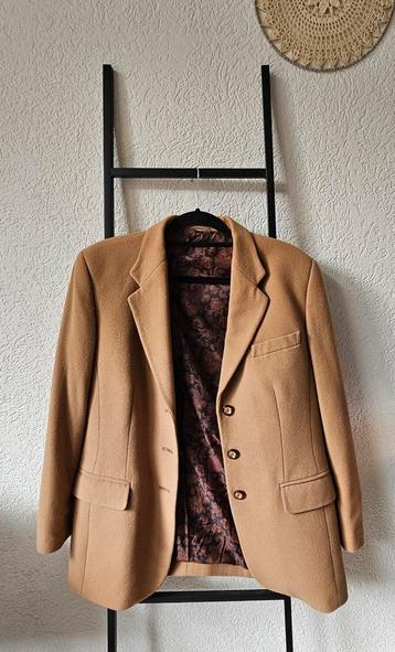 Mooie bruine blazer beschikbaar voor biedingen