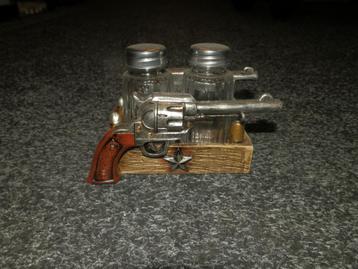 Peper en zout stel western two pistols beschikbaar voor biedingen