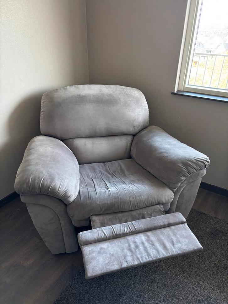 GRATIS Comfortabele grijze relaxstoel, Huis en Inrichting, Fauteuils, Gebruikt, Stof, 75 tot 100 cm, Ophalen