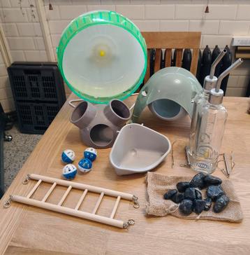 Diverse spullen voor ratten, muizen, hamsters beschikbaar voor biedingen