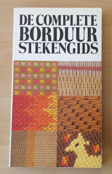 De Complete Borduurstekengids - 1986 beschikbaar voor biedingen