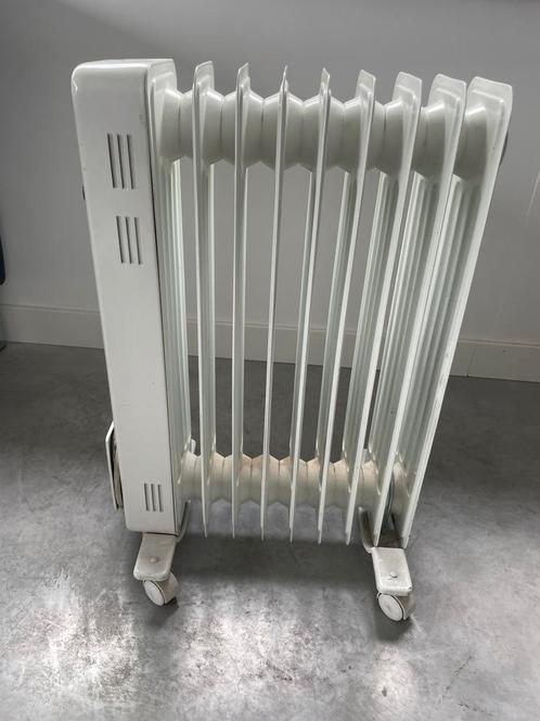 Radiator – 2000W, verrijdbaar, Doe-het-zelf en Verbouw, Verwarming en Radiatoren, Zo goed als nieuw, Radiator, 800 watt of meer