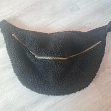 Zwarte fluffy schoudertas  beschikbaar voor biedingen