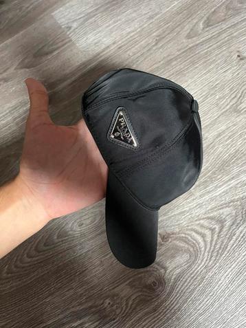 Re-Nylon Prada Cap beschikbaar voor biedingen