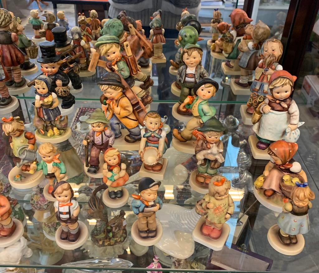 Beeld Hummel Goebel verzameling oude beeldjes beelden., Verzamelen, Beelden en Beeldjes, Zo goed als nieuw, Hummel, Ophalen of Verzenden