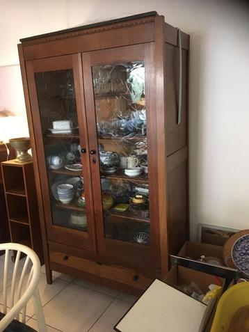 Servies kast beschikbaar voor biedingen