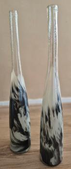 2 decoratieve glazen vazen zwart/wit marmer design., Ophalen, Overige kleuren, 50 tot 75 cm, Glas