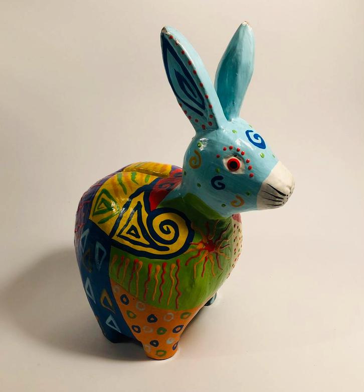 Houten spaarpot in de vorm van een kleurrijk koniijn, Verzamelen, Spaarpotten, Dier, Ophalen of Verzenden