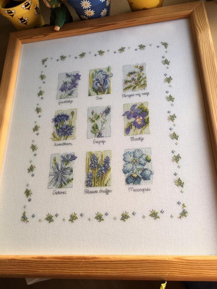 Marjolein Bastin “Bloemen “geborduurde portret in lijst., Hobby en Vrije tijd, Borduren en Borduurmachines, Zo goed als nieuw